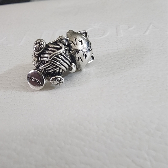Pandora Kitten & Yarn Ball Charm - Picture 10 of 10